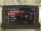 車線逸脱警報システムは、走行中にカメラで車線を検知して、自車が車線から逸脱する可能性があると判断した場合に、警報によりドライバーに通知します。