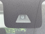 【三菱e-Assist】走行中に前方の車両等を認識し、衝突しそうな時は警報とブレーキで衝突回避と被害軽減をアシスト。より安全にドライブをお楽しみいただけます。