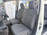 運転席・助手席にへたりはなくキレイな状態です!