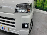 【LEDヘッドライト】悪天候や夜間走行時も良好な視界を確保し安心して運転できる高輝度LEDヘッドライトを装備!点灯速度が早く、消費電力も抑えられています。