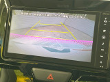 【バックカメラ】駐車時に後方がリアルタイム映像で確認できます。大型商業施設や立体駐車場での駐車時や、夜間のバック時に大活躍!運転スキルに関わらず、今や必須となった装備のひとつです!