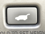 【パワーバックドア】スマートキーや運転席のボタンを押すだけでリアゲートが自動で開閉します!荷物を持っている時や、高い位置にあるバックドアを閉める際に便利な機能です♪