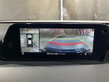 360度モニターは、4つのカメラによる前後左右・俯瞰映像でドライバーからは見えない領域の危険認知をサポート!全周囲の死角を減らし、狭い駐車場や幅寄せ、T字路の進入などの運転の安心感を高めますッ!