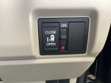 片側電動スライドドア操作部になります。