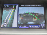ナビ画面にアラウンドビュ-モニタ-の映像を映し出しています。  狭い場所での車庫入れをサポ-トしてくれる便利アイテムです。