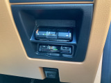 純正ETCも装着されています☆ETCをご利用の場合は再セットアップ費用￥3,300-が別途必要となります。車載器は運転席右下に設置なのでカードの出し入れも簡単です☆