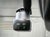 ドライブレコーダーは、車の運転中に前方の映像を記録する装置です。万が一の事故の際に、状況を記録して証拠として利用することができます。