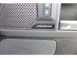 英国のオーディオメーカーMERIDIAN Audioは、その優れたサウンドで高い評価を受けています。数々の受賞歴を誇る同社のサウンドシステムは、長年にわたる音響心理学の研究をもとに、リアルなサウンドを実現。