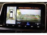 車両を上から見たような映像表示するパノラミックビューモニター付き!
