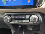車内の温度を快適にしてくれるオートエアコン シートヒーターもついています