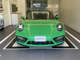 当社は正規認定中古車と新車ショールーム、整備のワークショップが同一敷地にございます。 輸入車を安心できる体制でお乗りいただけるよう体制を整えて、皆様からのご相談をお待ちしております。