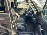 快適に運転できるドライブポジション!運転席シートリフターとチルト&テレスコピック付きステアリングで、女性でも無理のない運転姿勢がとれます。