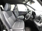 ゆったり室内で運転もしやすいです♪使い勝手の良い配置も考えられています!!