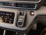 ワンアクションでスムーズな運転を支援する、エレクトリックギアセレクターに、パーキングブレーキは、電子制御パーキングブレーキです。