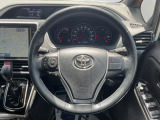 【ステアリングスイッチ】運転中、前方から目線をそらすことなく、オーディオ等の操作が可能な便利機能!安心&快適なドライブを演出してくれます♪