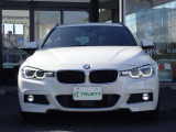 BMW在庫保有台数常時100台以上!ご来店の際はBMW本店(厚木市下荻野140-1)にご来店ください!弊社自慢の全天候型ショールーム!BMW在庫保有台数常時100台以上ございます!