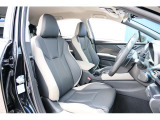 運転席も使用感が少なくキレイな状態が保たれております!メーカーOPによる本革シートを搭載!レイバックオリジナルアッシュカラーで高級感を演出致します!