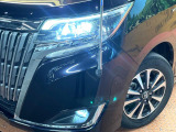 【LEDヘッドライト】悪天候や夜間走行時も良好な視界を確保し安心して運転できる高輝度LEDヘッドライトを装備!点灯速度が早く、消費電力も抑えられています。