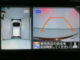 【アラウンドビューモニター】まるでクルマを真上から見ているようなアラウンドビューモニターで運転をサポート。運転席から見えにくい車の四隅や後方もモニターでしっかり見えます。