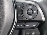 レーダークルーズコントロール作動時に車線維持に必要な運転操作の支援を行う「レーントレーシングアシスト(LTA)」を搭載しています。