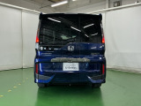 後席の窓には外から車内が見えにくくなるプライバシーガラスを採用。周りを気にせずリラックスして過ごせます