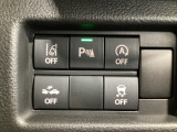 運転席脇のクラスタースイッチ部分にはアイドリングストップOFF、パーキングセンサー、その他走行系スイッチを集中配置しております。
