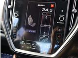 お車選びをお楽しみ頂けるよう、在庫車の展示スペースを十分に確保しております。