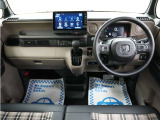 運転にかかわる様々な操作を安全に行えるように視点移動が少なく、操作性に配慮されたスイッチ類が凝縮されたコクピットです。