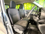 運転席まわりには十分なスペースがあり、大柄な方でもゆったり運転していただける環境です。