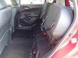 ◆チップアップ&ダイブダウン機構付【ULTR SEAT】は後席座面を左右分割で跳ね上げることができます。トランクで積載できない背の高い荷物をラクラク収納できます。ホンダ車ならではの人気装備です。