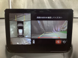360度モニターは、4つのカメラによる前後左右・俯瞰映像でドライバーからは見えない領域の危険認知をサポート!全周囲の死角を減らし、狭い駐車場や幅寄せ、T字路の進入などの運転の安心感を高めますッ!