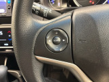 ステアリングにオーディオ操作スイッチが付いています。オーディオ画面に直接タッチしなくても操作が出来ますので、運転に集中できます。