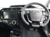 高いホールド性で運転姿勢が安定します。長距離ドライブでも疲れにくいのが魅力です。快適なドライビングライフをお送りください♪