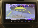 後方確認はお任せ! リアカメラ装備でバック駐車をサポートします。