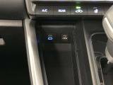当店ではauも取り扱っております。お車と一緒にau携帯の機種変更も可能です♪また、自動車保険も取り扱っております。車の支払いと自動車保険の支払いをまとめてお支払い可能なプランもあります♪
