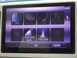 CD・DVD(再生機能)・ブルートゥース等を使用することができます。