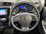 インテリアに合わせたデザインのステアリングは、運転される方のことも考え、運転しやすい形状、大きさです。是非一度、実際に触ってお確かめください。