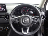 【マツダ・レーダー・クルーズ・コントロール (MRCC)】運転者がアクセルやブレーキを踏まなくても設定した速度での定速走行や先行車との車間距離を一定に保つ追従走行により、運転者の負担を軽減するシステムです。