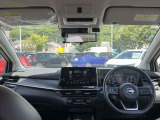 視界広々で運転しやすいインパネ