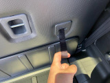 荷室側からリヤシートのスライドできる【左右独立リヤシートスライド】搭載。大きな荷物もバックドアを開けるだけでスムーズに載せられます。