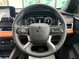 【革巻きステアリング】本革仕様で高級感あふれるハンドルです。使えば使うほど味が出てくるので段々と愛着が湧いてくるのはレザー素材ならではです!