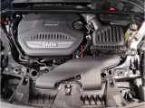 【BMWクリーンディーゼル】市場をリードするディーゼルエンジン。低回転ステージ専用ターボが走り出しから効果的に過給を行いスムーズな発進加速や低燃費を実現。ディーゼルの常識を超えたスポーティな走りを!