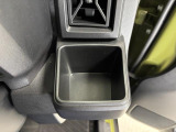 【運転席ドリンクホルダー】