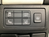 運転席脇のクラスタースイッチ部分にはその他走行系スイッチを集中配置しております。