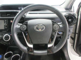 ステアリングから手を離さず、運転に集中したままオーディオ等の操作ができます。