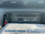 ナビのモニターパネルを開けるとご覧のようになります。音楽録音・CD/DVD再生・Bluetoothが可能です。