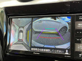 【全方位モニター】リバースに入れた際、車両全体を見渡している映像に切り替わります。また、見通しが悪い場所で便利な前方ワイド映像やすれ違いに便利な助手席側ワイド映像など切り替えが出来ますよ♪