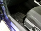 フォルクスワ-ゲンプレミアムケア付帯の任意保険や整備入庫時に有利なフォルクスワーゲンカードなど、カーライフをまとめてサポートいたします♪