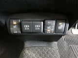 ハンドルヒーターと運転席と助手席には寒い時にうれしいシートヒーターが装備されてます。
