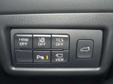【パーキングセンサー】障害物などが車両に近づいた際に、音と画面表示にてお知らせしてくれます。警告音も段階的に鳴ってくれるので、どのくらいの近さなのか感覚的に察知することが出来ます♪